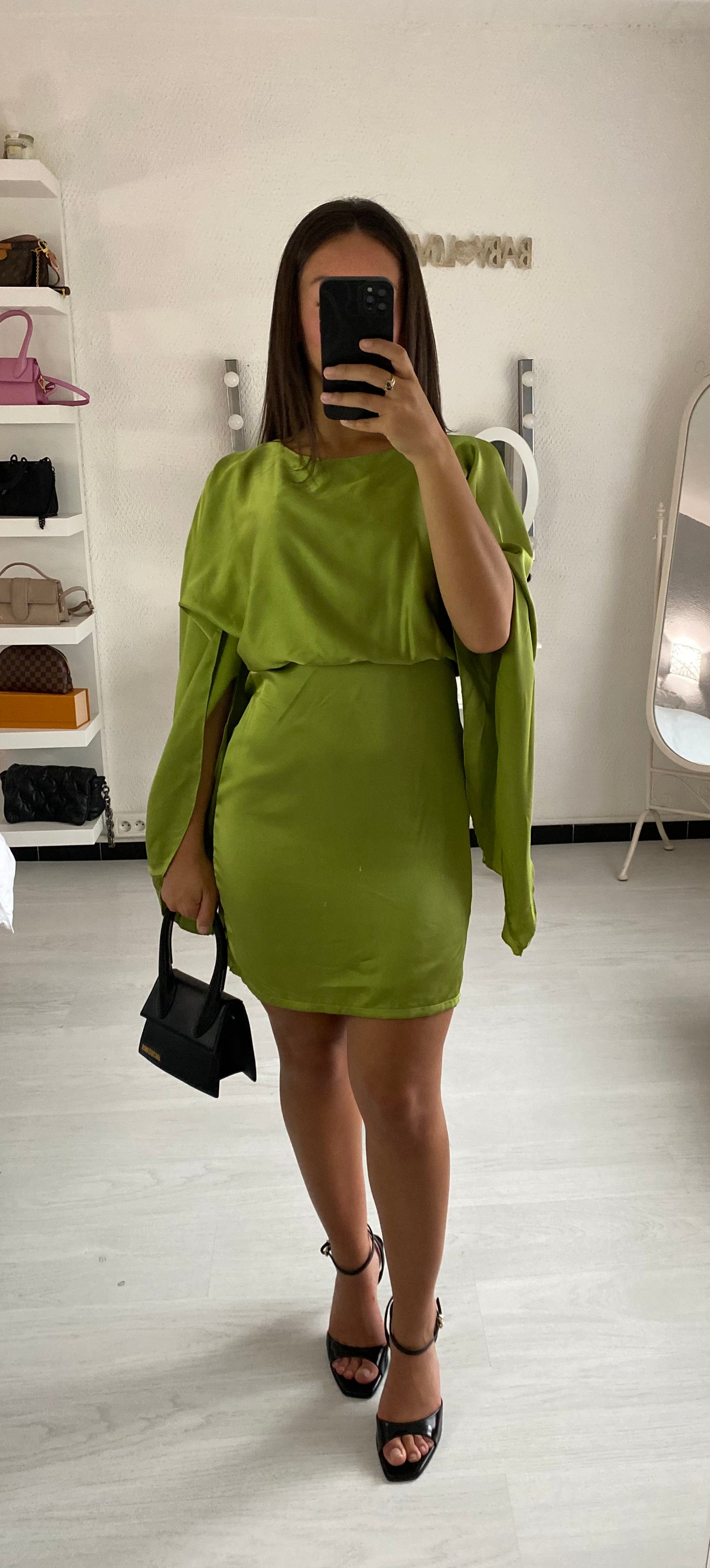 Robe verte en satin